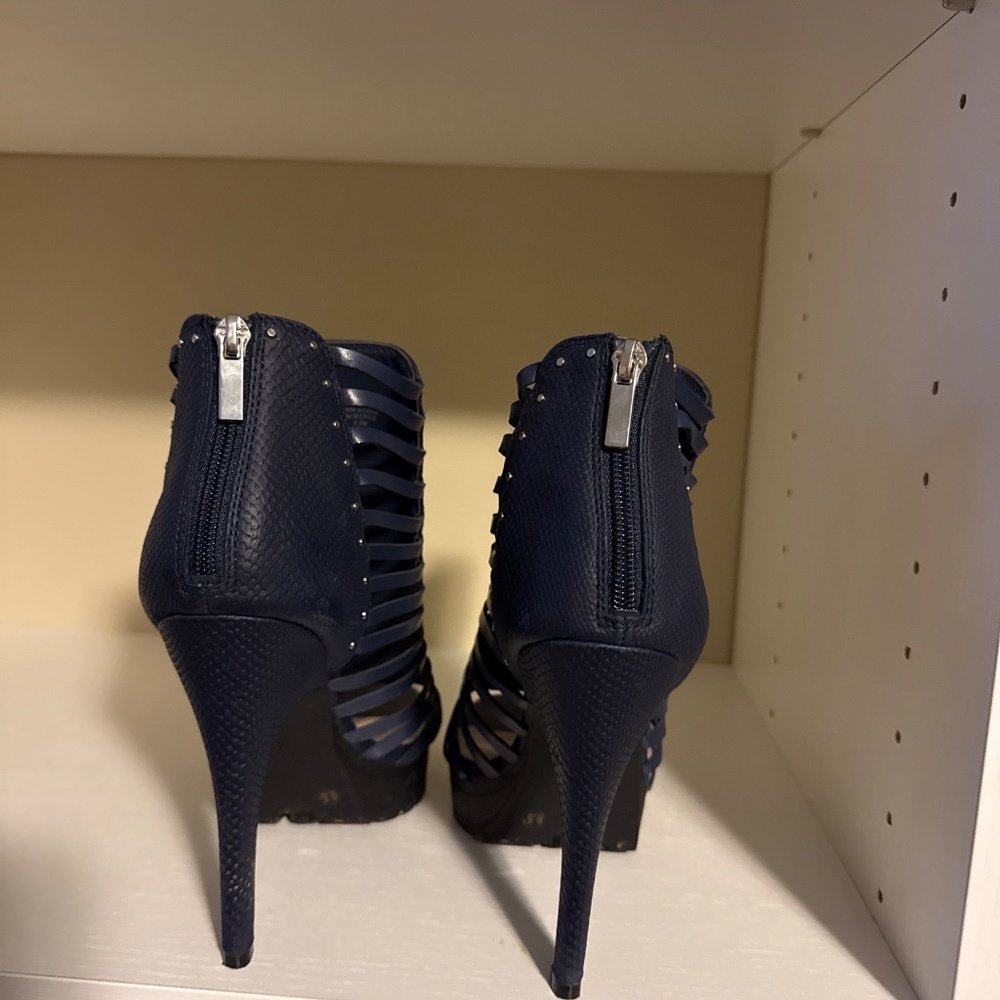 Shoes - Picture 2 of 4